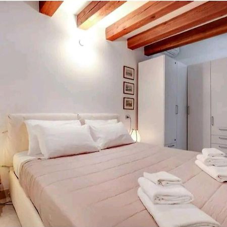 Pergola Apartment - Beautiful And Cozy Space On The Water Венеция Екстериор снимка
