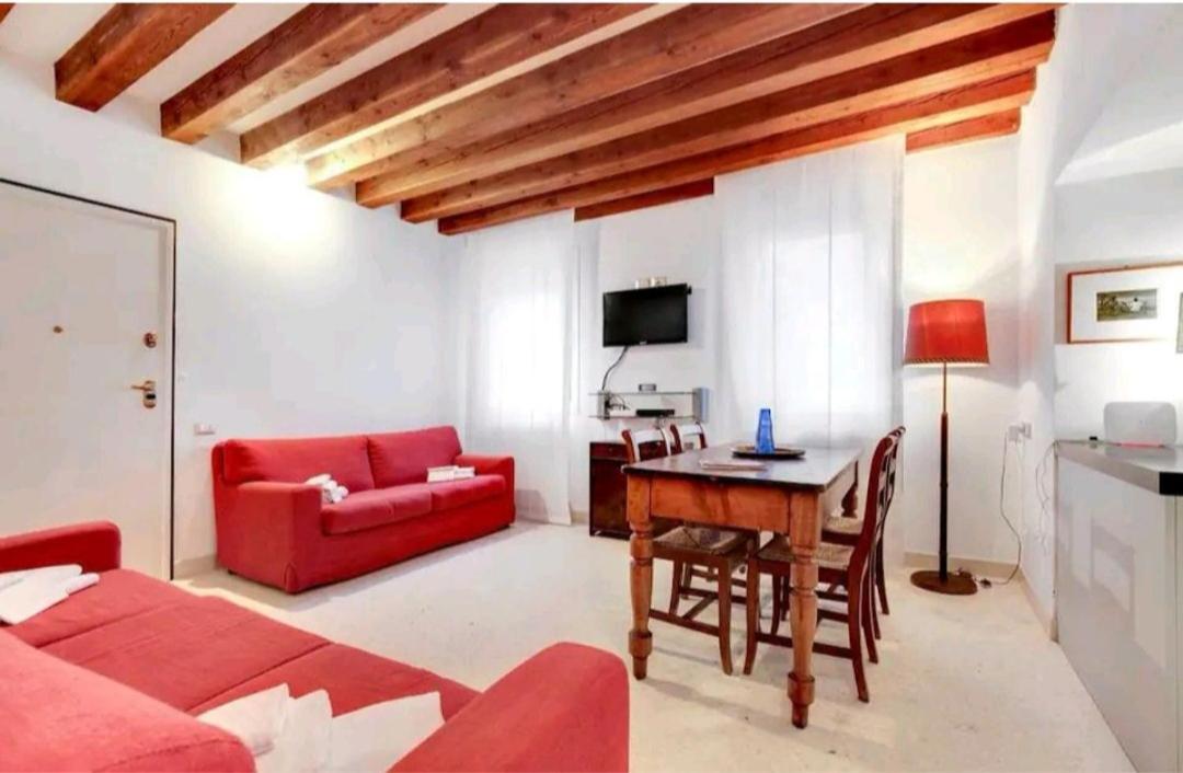 Pergola Apartment - Beautiful And Cozy Space On The Water Венеция Екстериор снимка