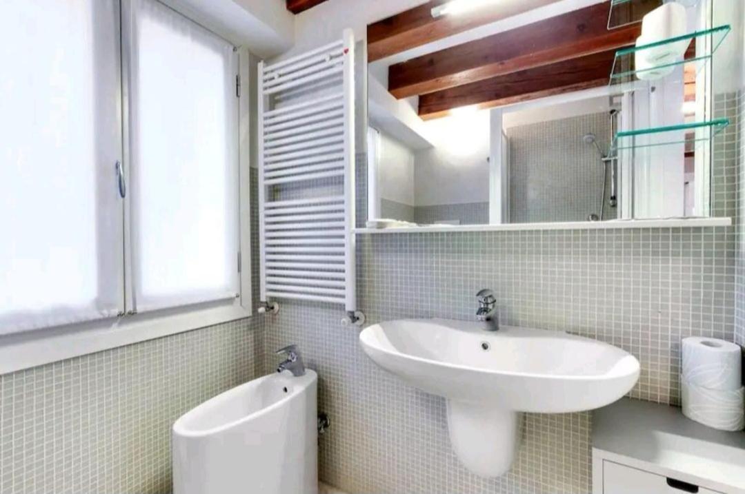 Pergola Apartment - Beautiful And Cozy Space On The Water Венеция Екстериор снимка